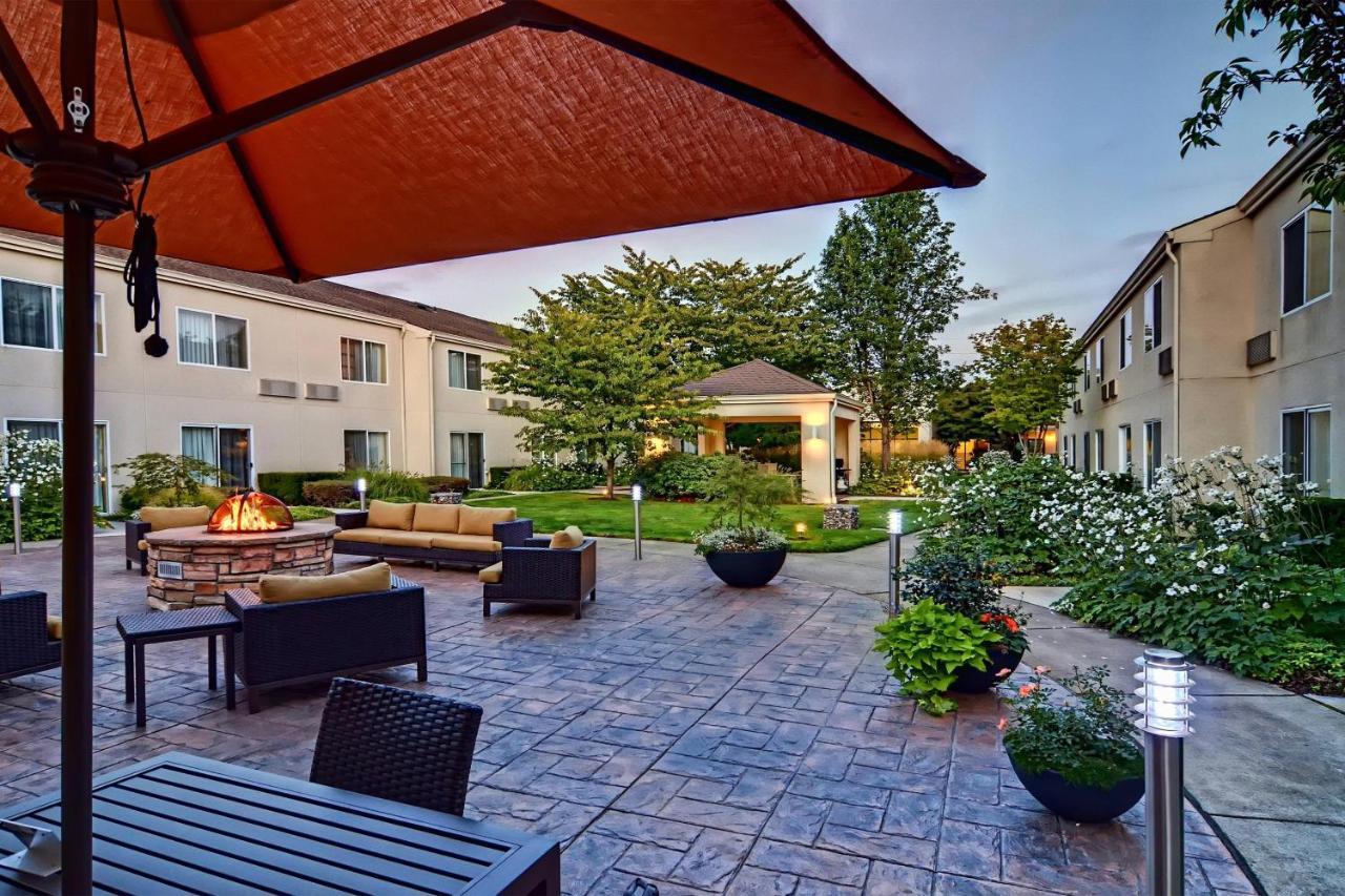 Courtyard By Marriott Eugene Springfield Hotel Exterior photo